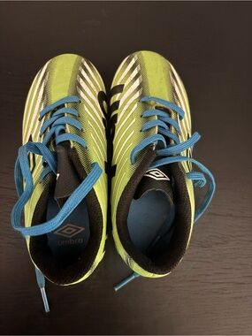 Umbro Kids Green and Blue Soccer Cleats - Size 10K